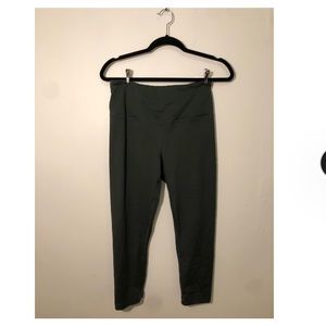 Velocity capri leggings